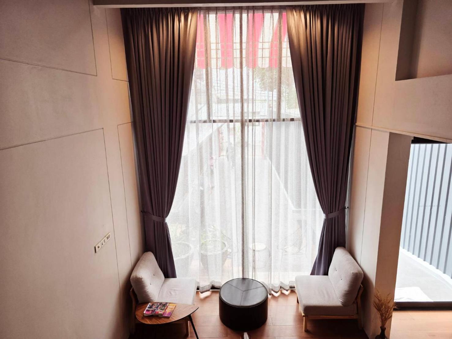 Red door Hotel Bangkok Buitenkant foto