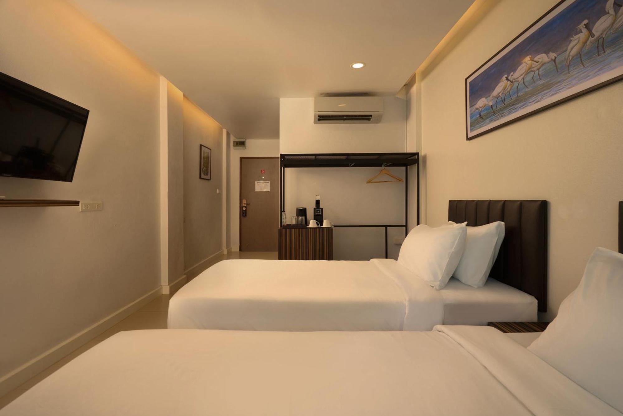 Red door Hotel Bangkok Buitenkant foto