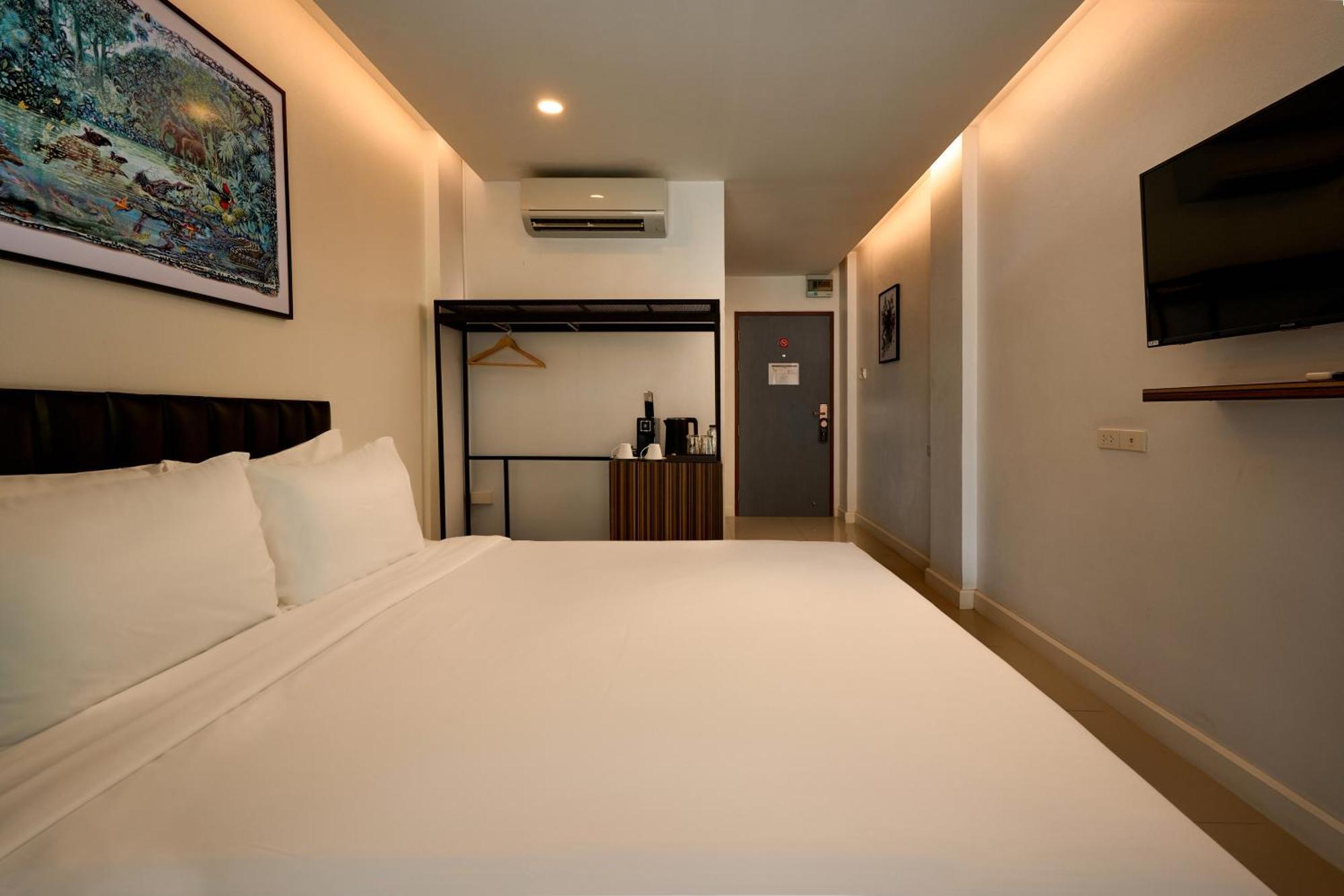 Red door Hotel Bangkok Buitenkant foto