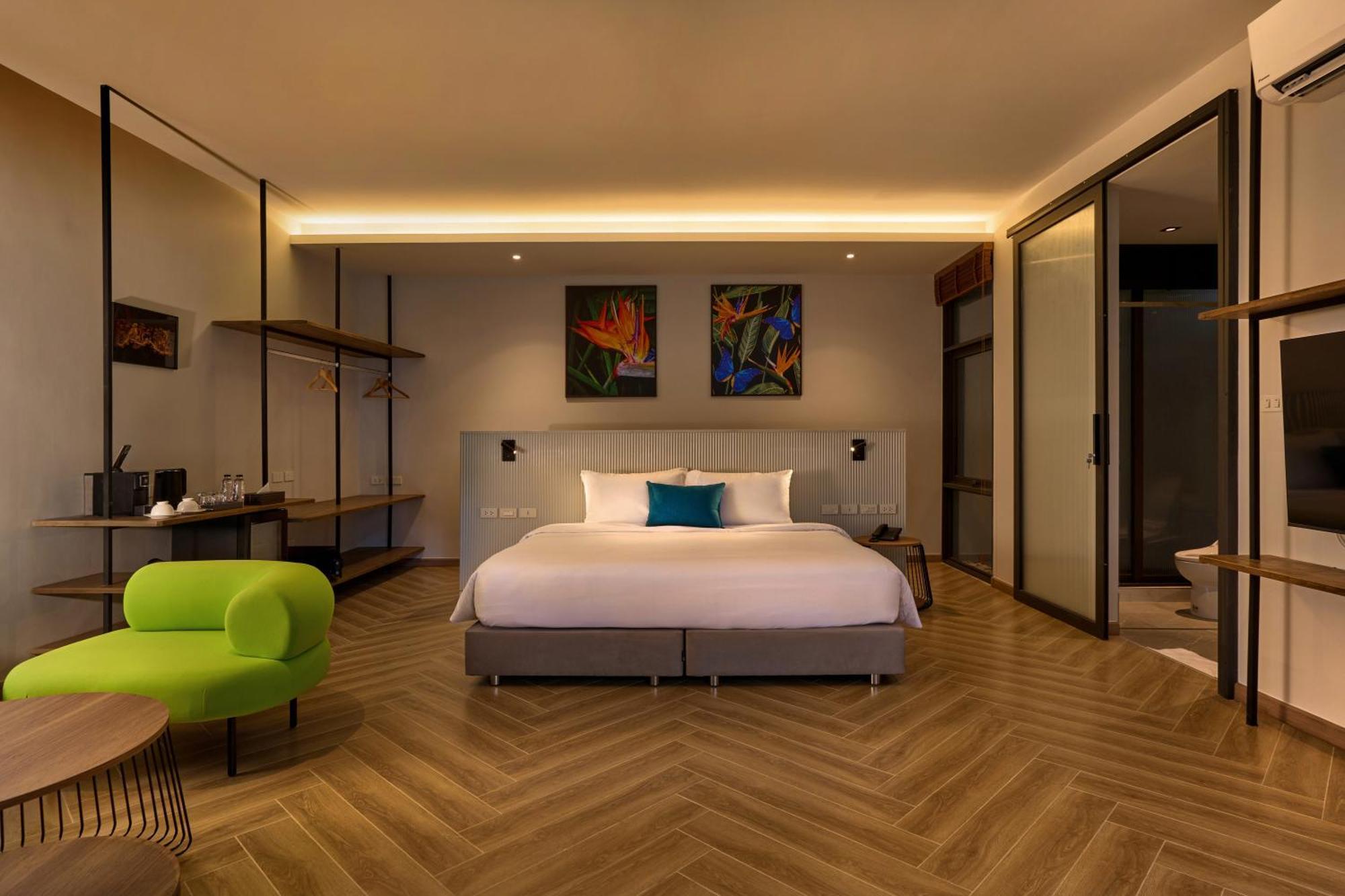Red door Hotel Bangkok Buitenkant foto