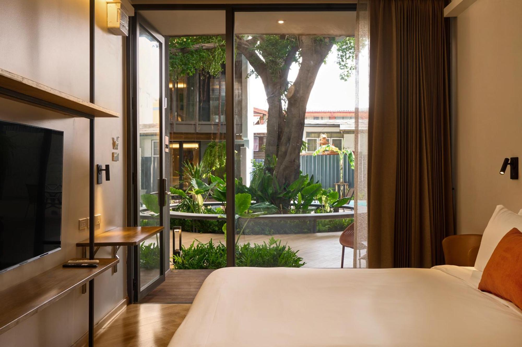 Red door Hotel Bangkok Buitenkant foto