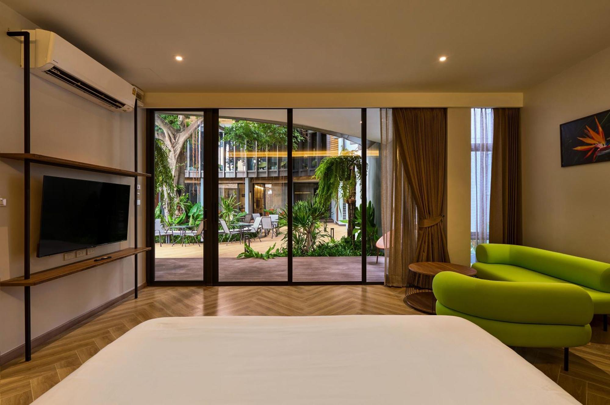 Red door Hotel Bangkok Buitenkant foto